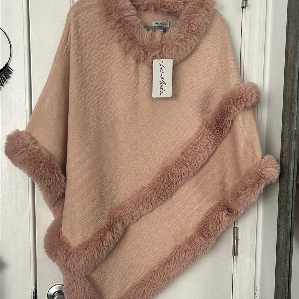 Elegant Women's Pink Poncho with Faux Fur Trim